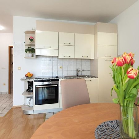 Apartment Filip Krk Town Exteriör bild