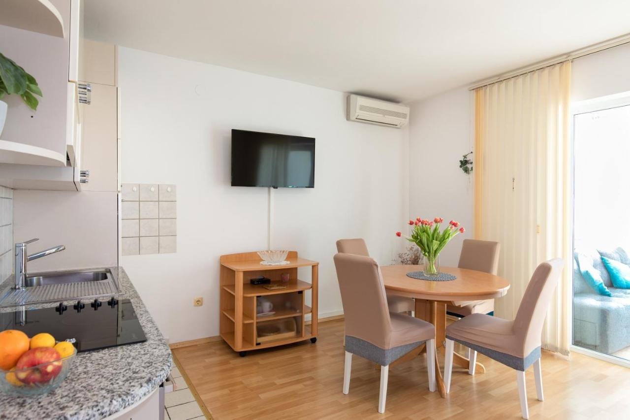 Apartment Filip Krk Town Exteriör bild